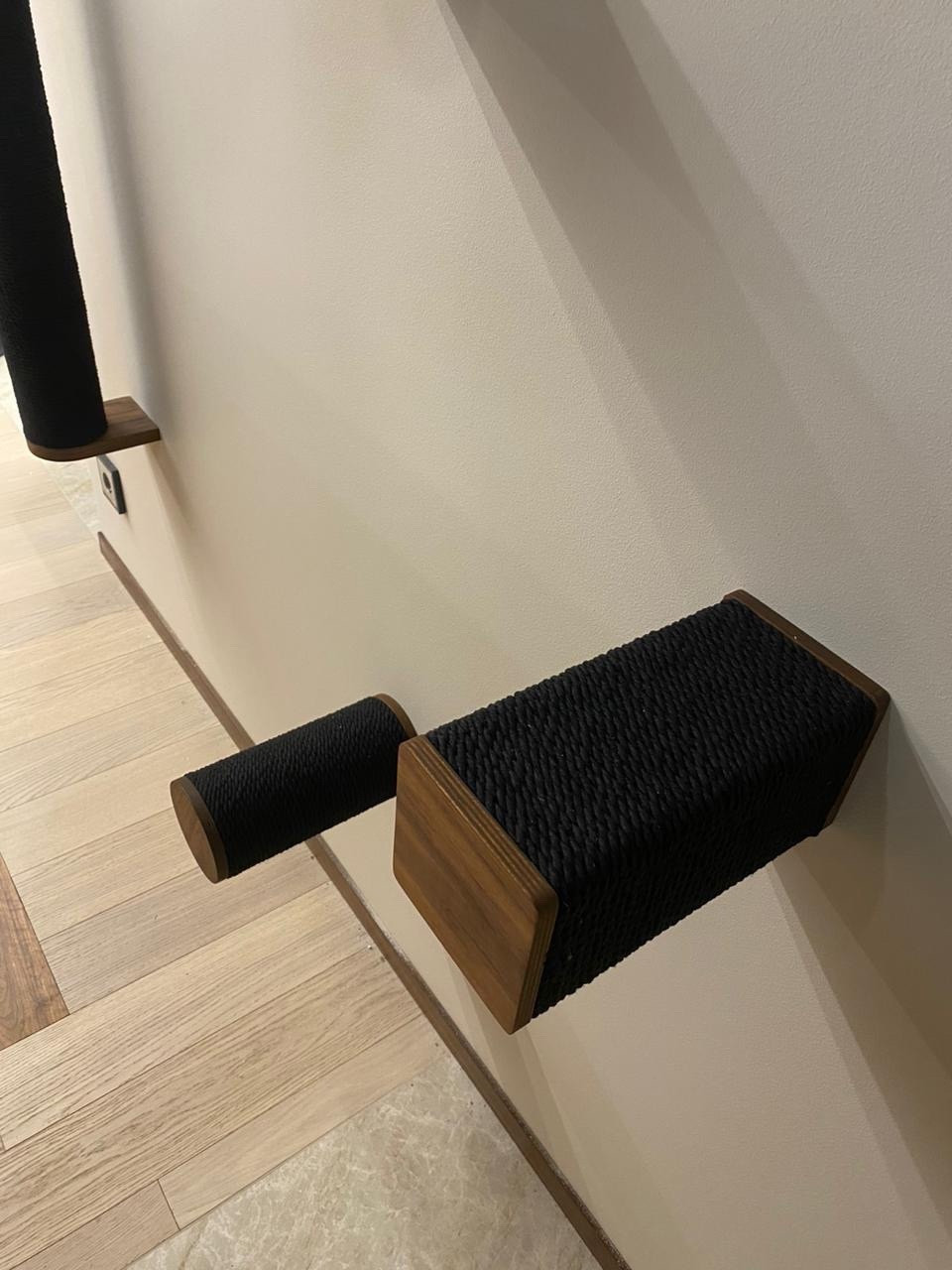 Настенный комплекс для кошек из шпона американского ореха