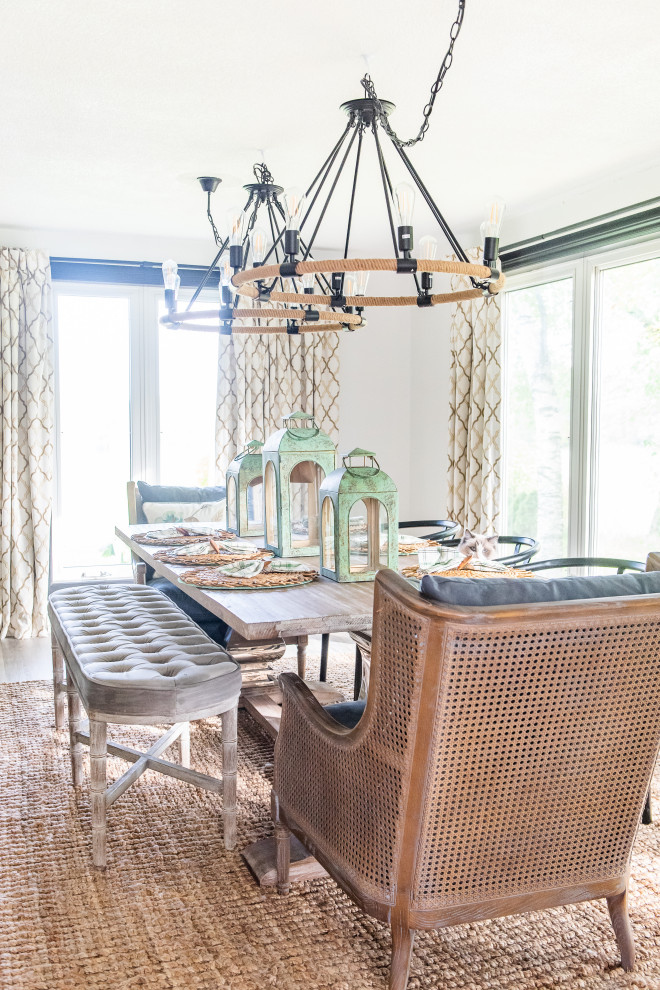 Example of a transitional home design design in Toronto