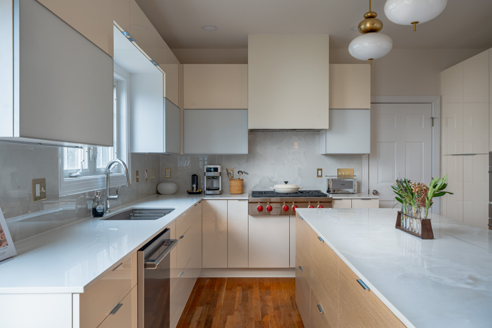 Eat-in kitchen - mid-sized modern single-wall eat-in kitchen idea