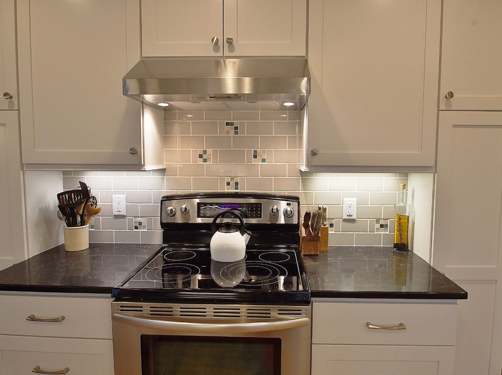 Inspiration for a mid-sized transitional kitchen remodel