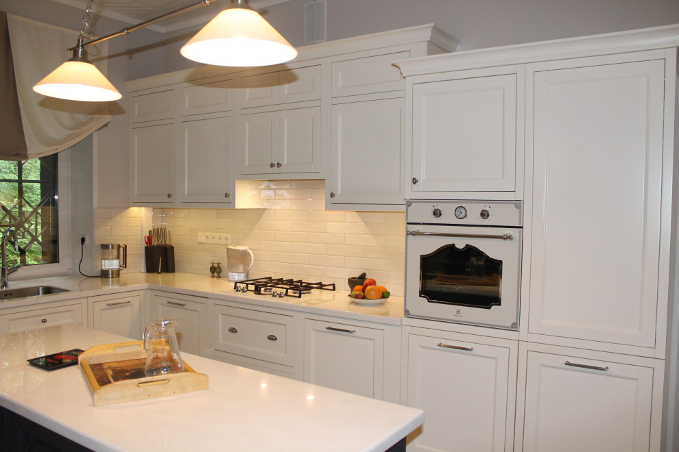 Белая кухня.