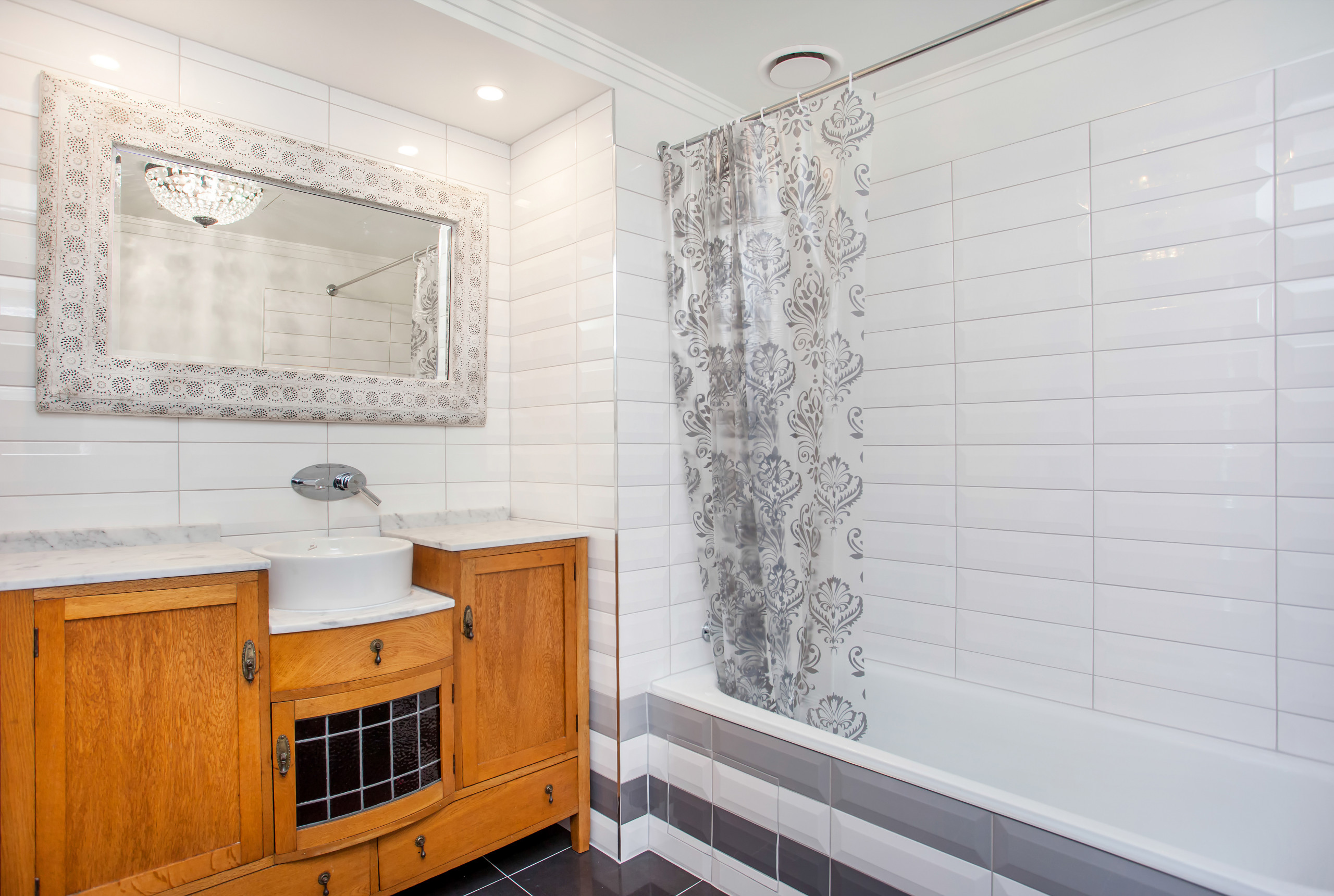 ShowerGeek Tenda Per Bagno Floreale Con Finestra - Fodera A Scatto Inclusa - Senza Ganci - Facile Da Applicare