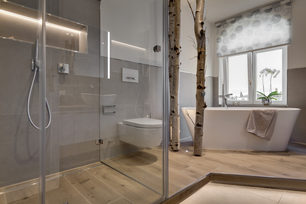 This is an example of a contemporary bathroom in Dresden.