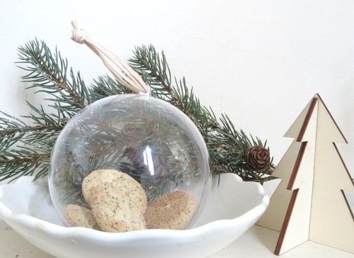 Diy 8 Idées Pour Remplir Des Boules De Noël Transparentes