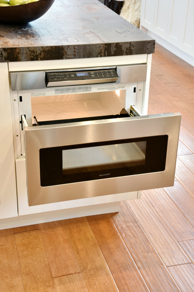 Kitchen - transitional kitchen idea in San Diego
