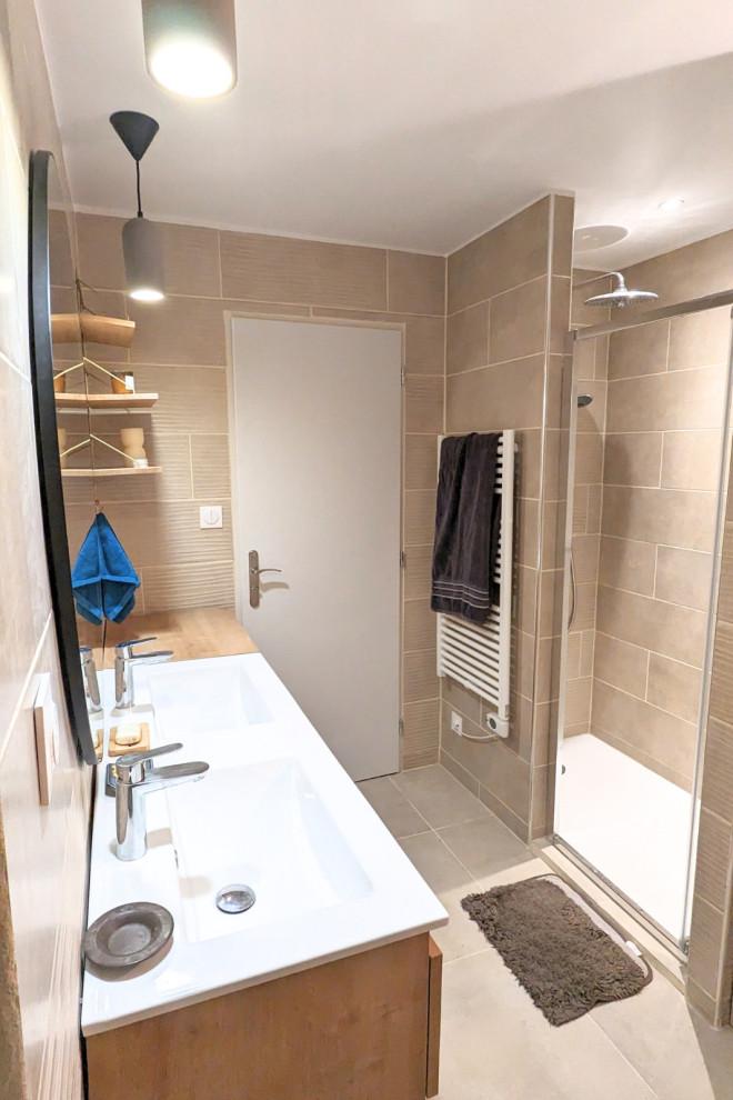 Large rustic bathroom in Saint-Etienne with beaded cabinets, medium wood cabinets, a built-in bath, an alcove shower, a one-piece toilet, beige tiles, ceramic tiles, beige walls, a console sink, solid surface worktops, beige floors, a hinged door, white worktops, double sinks and a floating vanity unit.