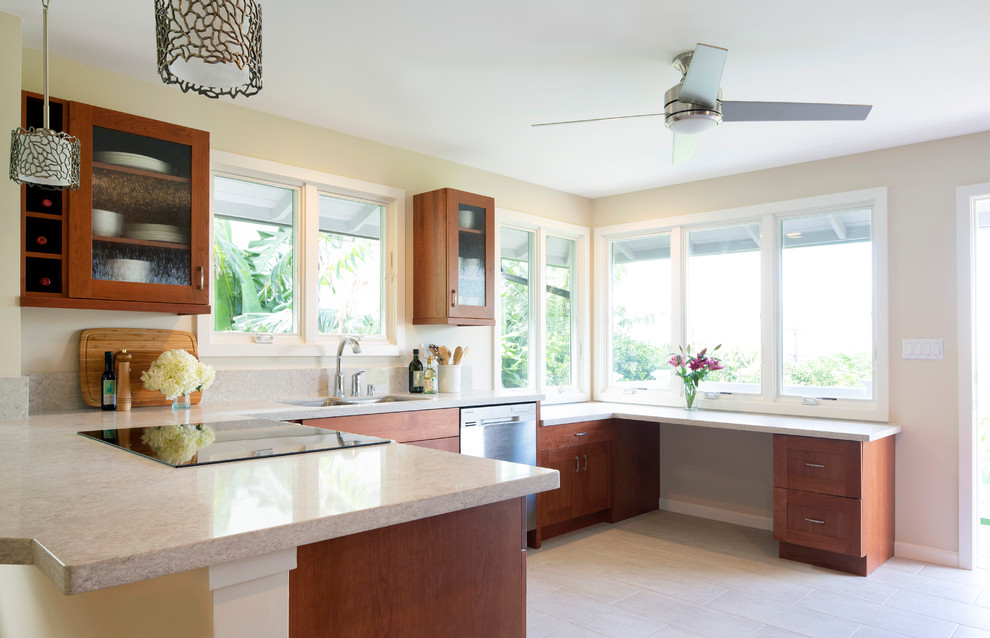 Kitchen - transitional kitchen idea in Hawaii