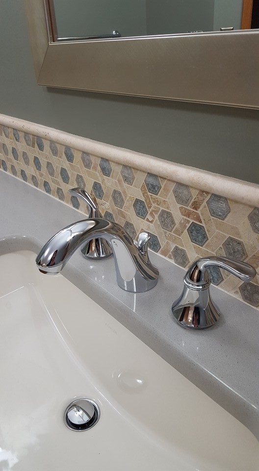 Mid-sized transitional master beige tile and porcelain tile alcove shower photo in Cedar Rapids