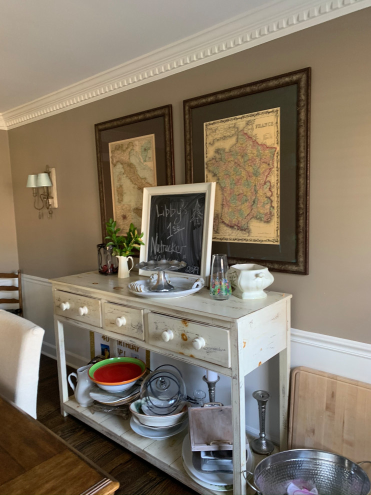 Inspiration for a transitional home design remodel in Atlanta