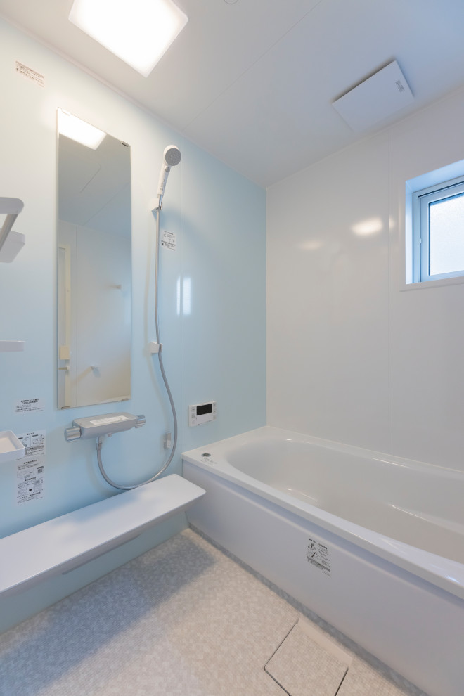 他の地域にあるおしゃれな浴室の写真