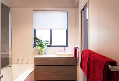 FÃr & efter: smÃ¥t 60er badeværelse fÃ¥r moderne overhaling