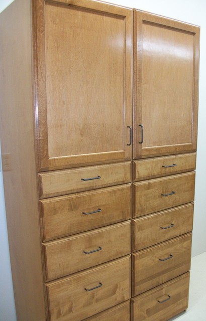 Flat Panel 10 Drawer Armoire modern-wohnbereich
