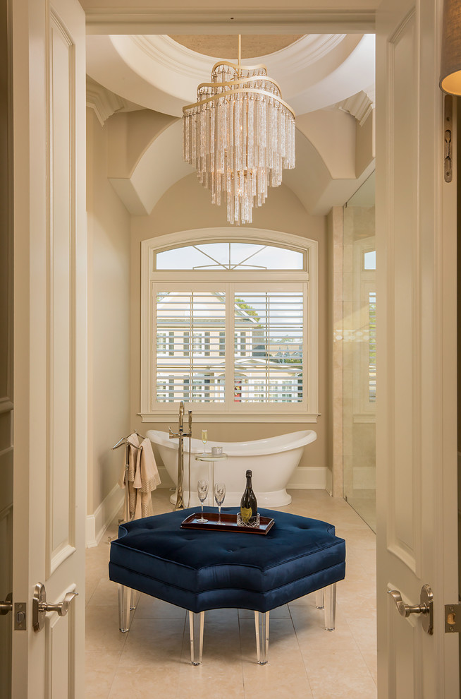 Home design - mid-sized transitional home design idea