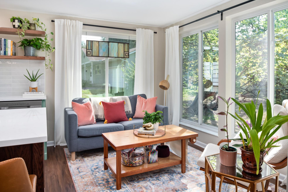 Kitchen - transitional kitchen idea in Columbus