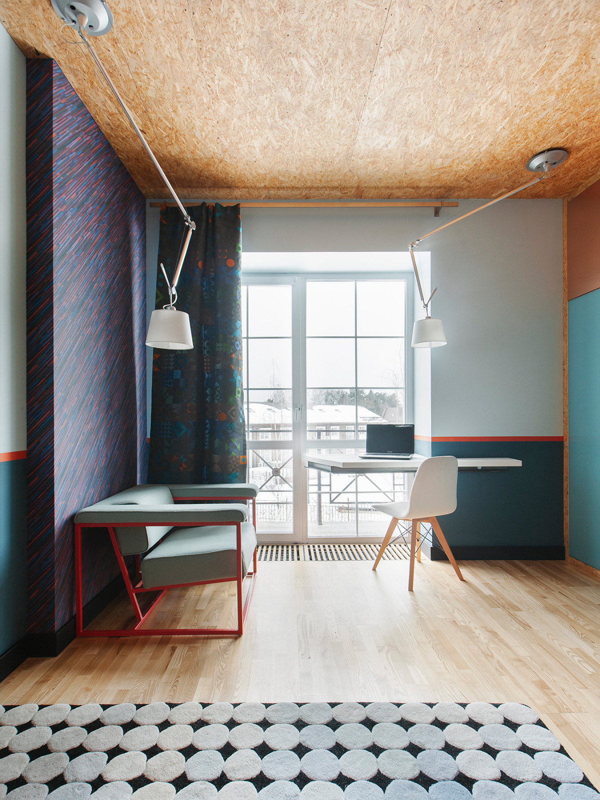 Яркий современный дизайн трехэтажного таунхауса площадью 230 кв.м в КП Бристоль