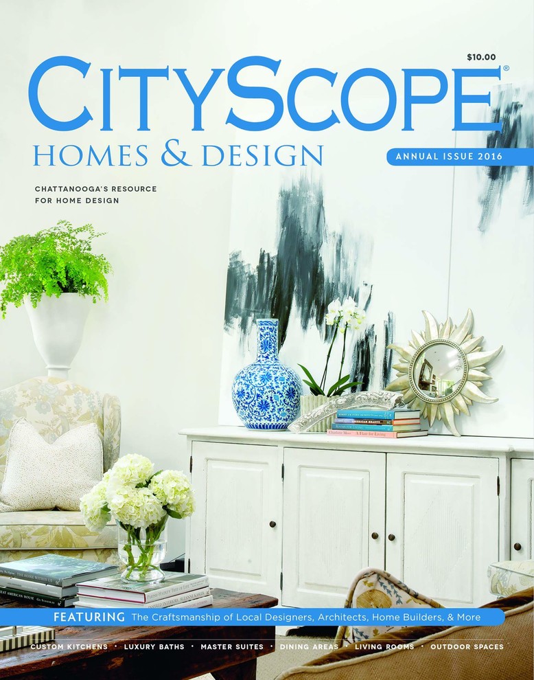 Mid-sized transitional home design photo