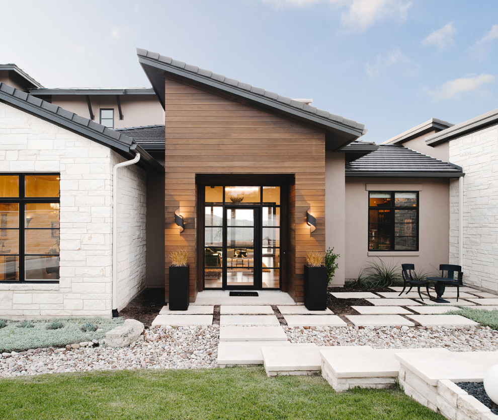 Home design - transitional home design idea in Austin