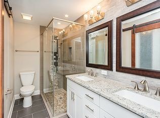 Bathroom - bathroom idea in Chicago