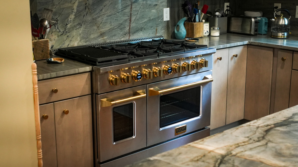 Kitchen - transitional kitchen idea