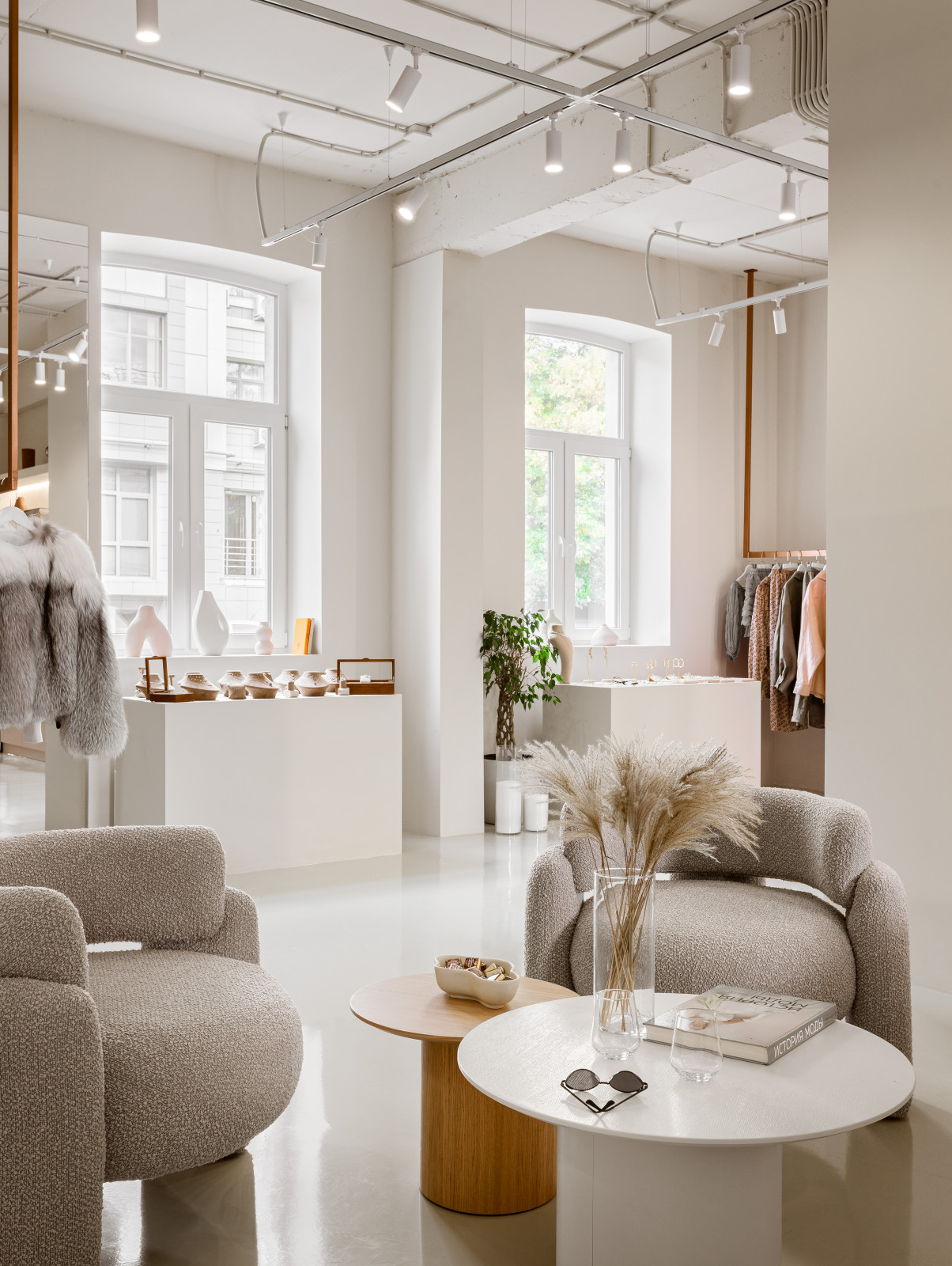 200 м2 AGLAYA бутик одежды на Сары Садыковой