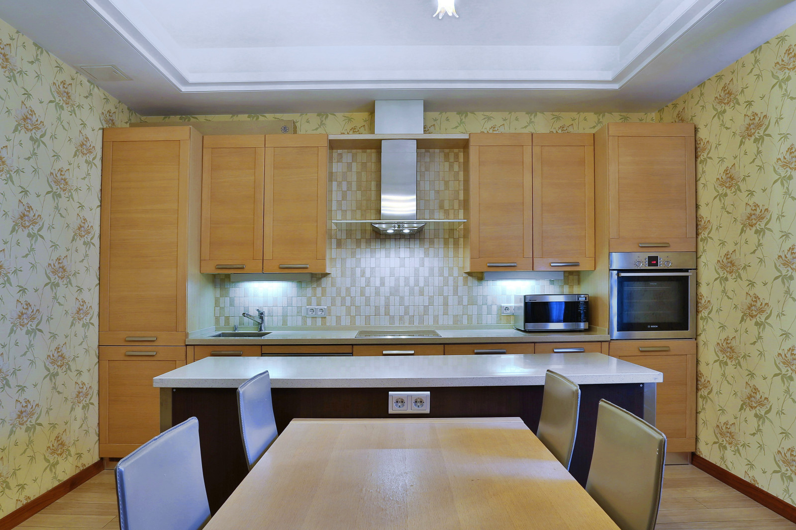 Трехкомнатная квартира на Крестовском 15