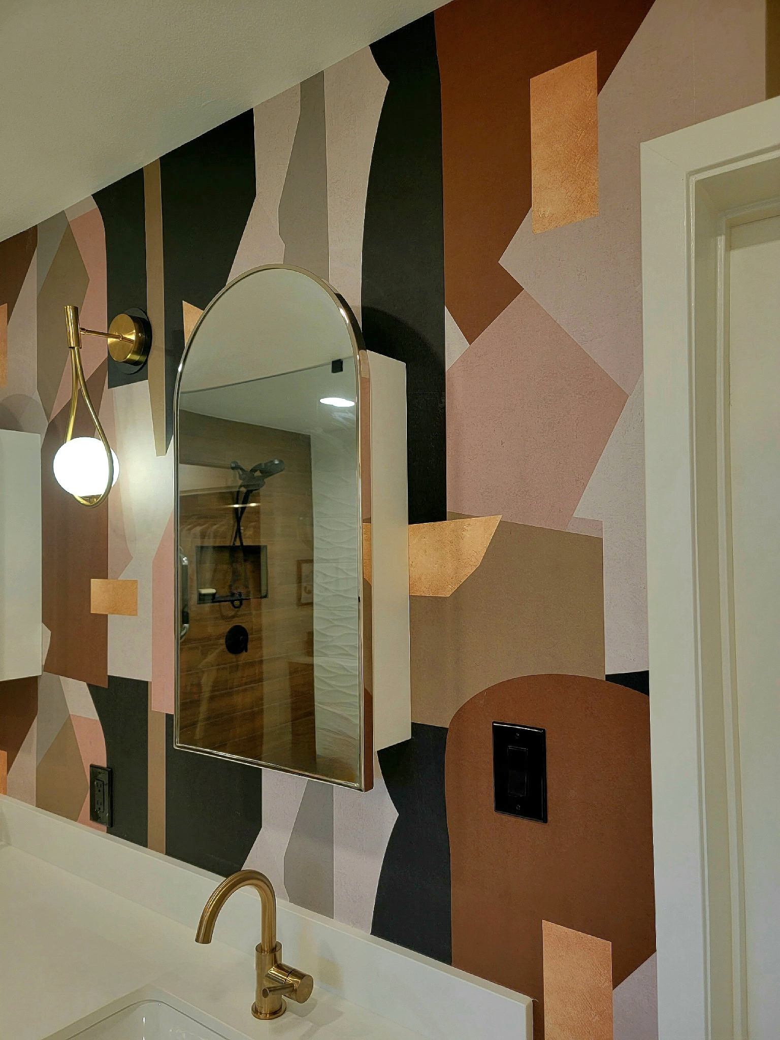 CONTEMPORARY MASTER BATHROOM WITH WALKING CLOSET