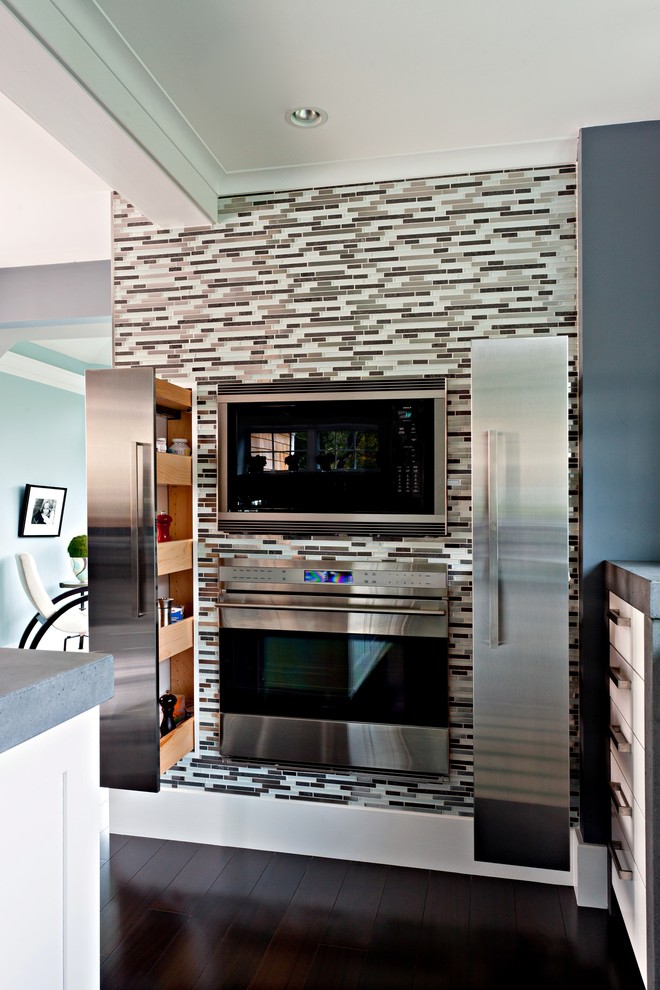 Kitchen - transitional kitchen idea in Boston