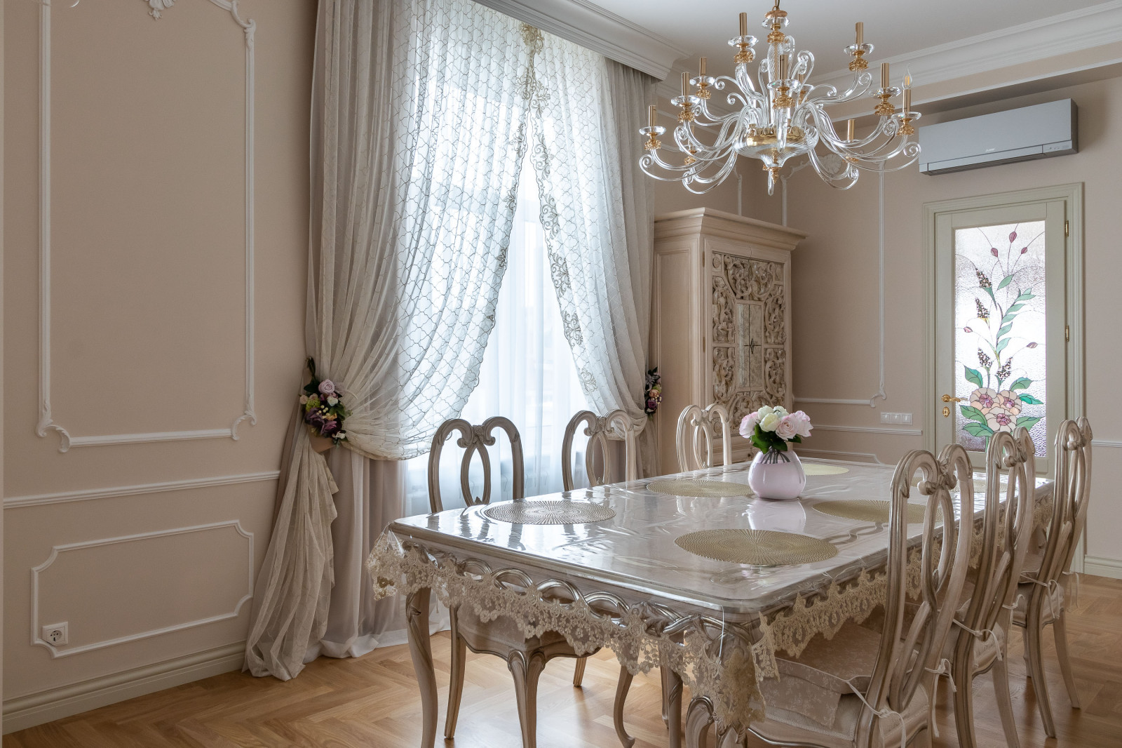 Дворец в многоквартирном доме