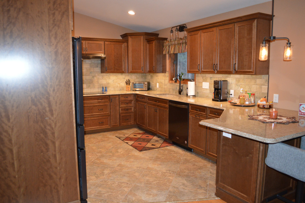 Kitchen - transitional kitchen idea