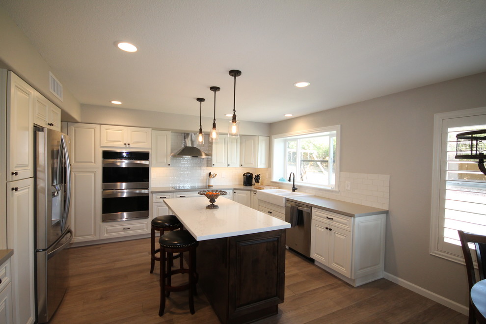 Kitchen - transitional kitchen idea in Phoenix
