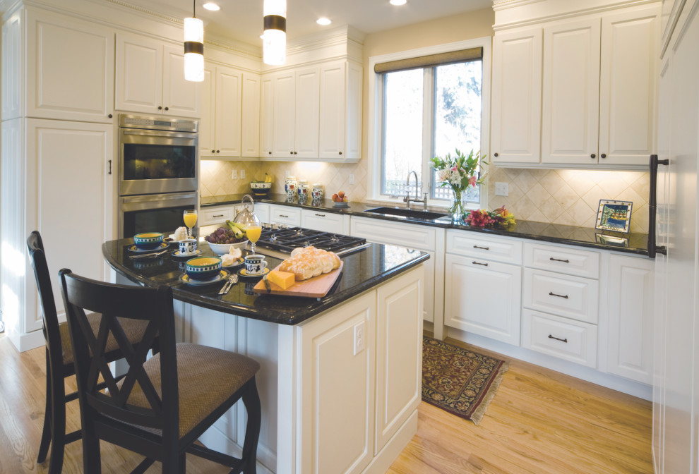 Inspiration for a modern kitchen remodel in Los Angeles