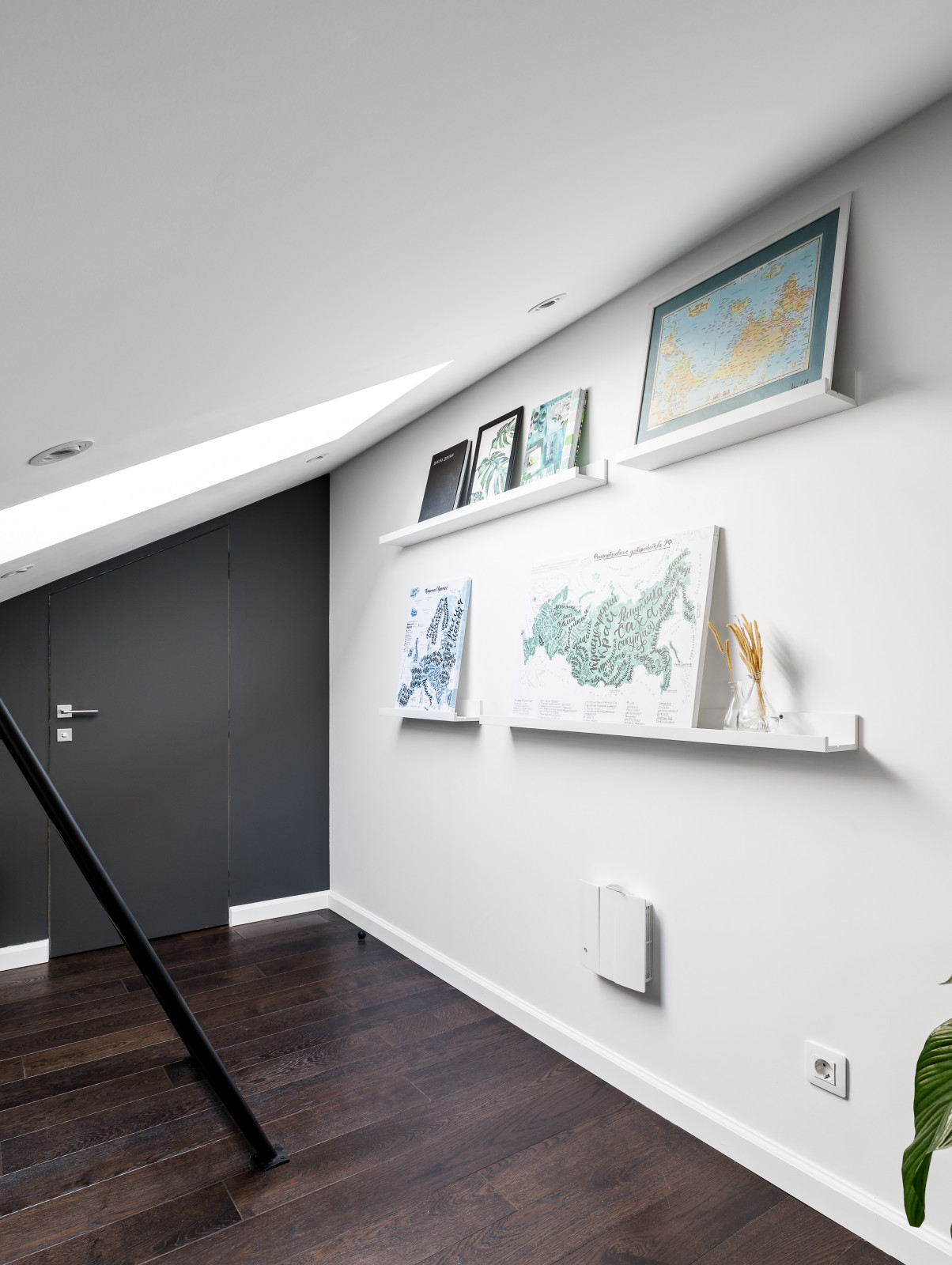 Мансардная двухуровневая квартира в скандинавском стиле