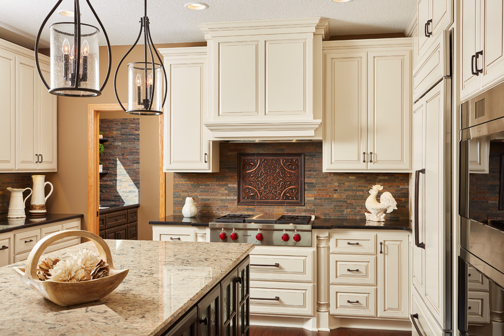 Inspiration for a large traditional kitchen in Minneapolis.