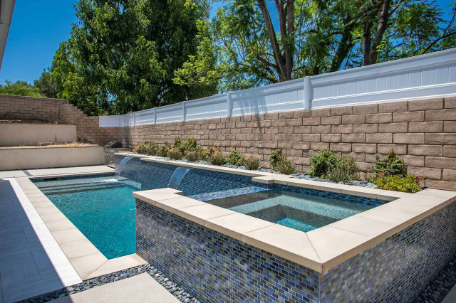 Backyard Pool modern-swimming-pool-and-hot-tub