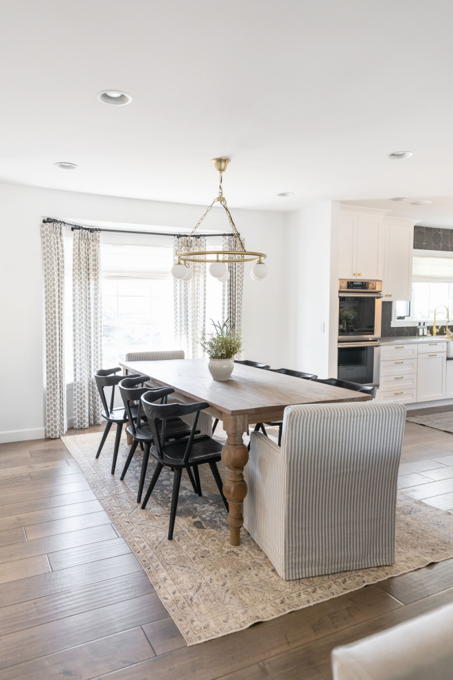Transitional home design photo in Phoenix
