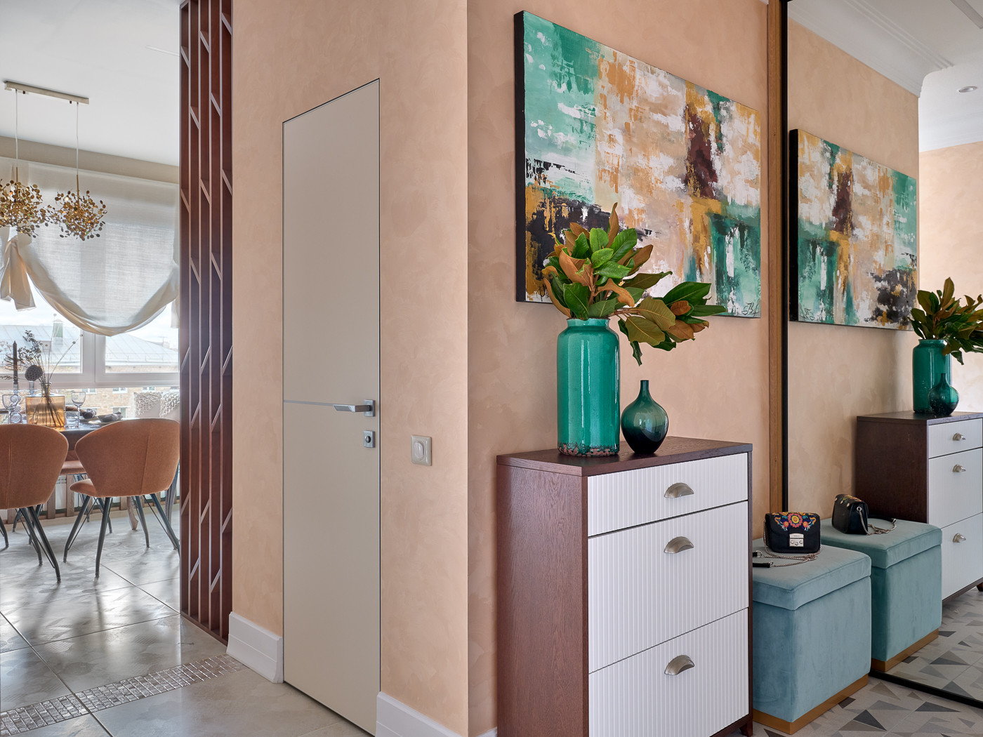 Реализованный проект прихожей в ЖК Черняховского.