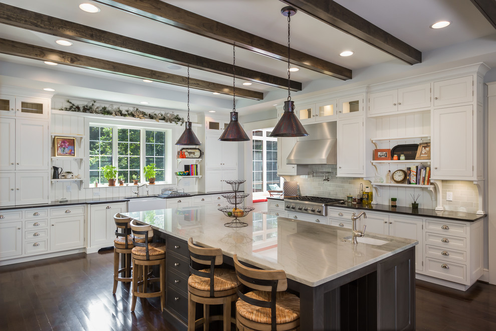 This is an example of a country kitchen in Richmond.