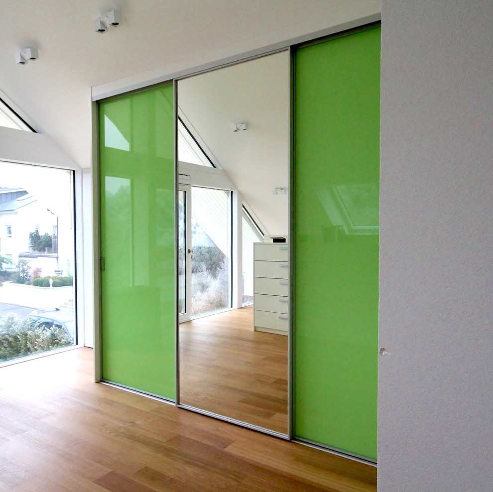 Design ideas for a contemporary dressing room in Frankfurt.