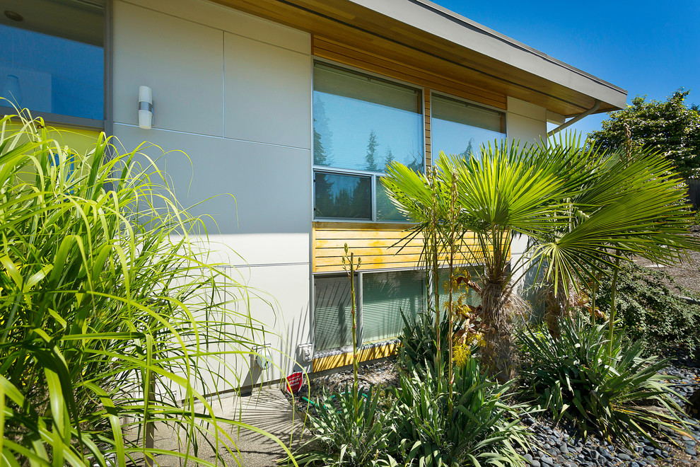 Minimalist exterior home photo in Seattle