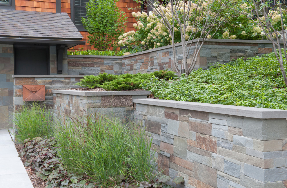 Inspiration for an arts and crafts front yard garden in Minneapolis with a retaining wall and natural stone pavers.