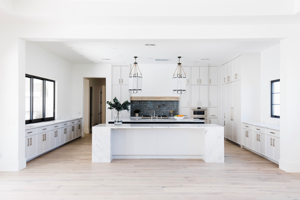 Kitchen - transitional kitchen idea in Phoenix