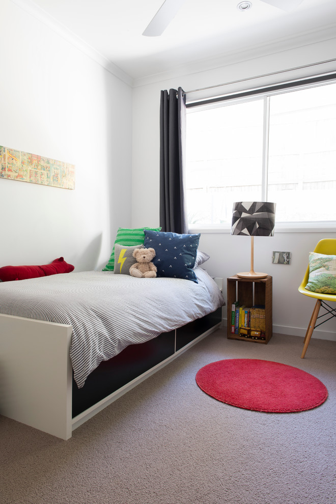 Photo of a contemporary kids' room for kids 4-10 years old and boys in Sunshine Coast with white walls and carpet.