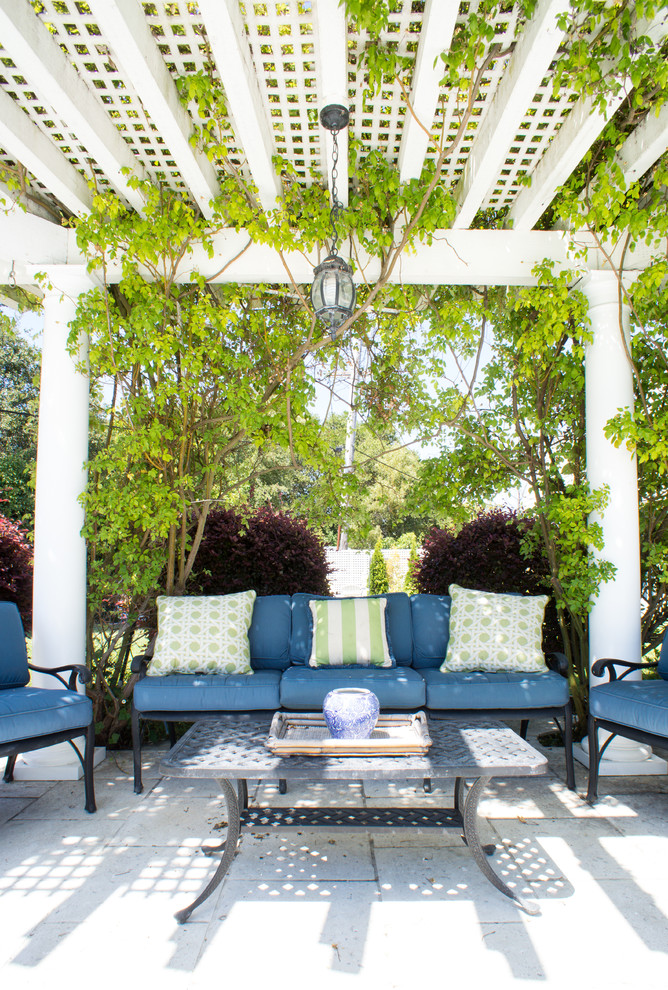 This is an example of a traditional patio in San Francisco with a pergola.