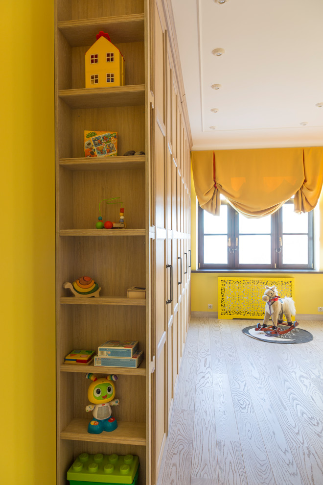 Встроенный шкаф в детскую из массива дуба