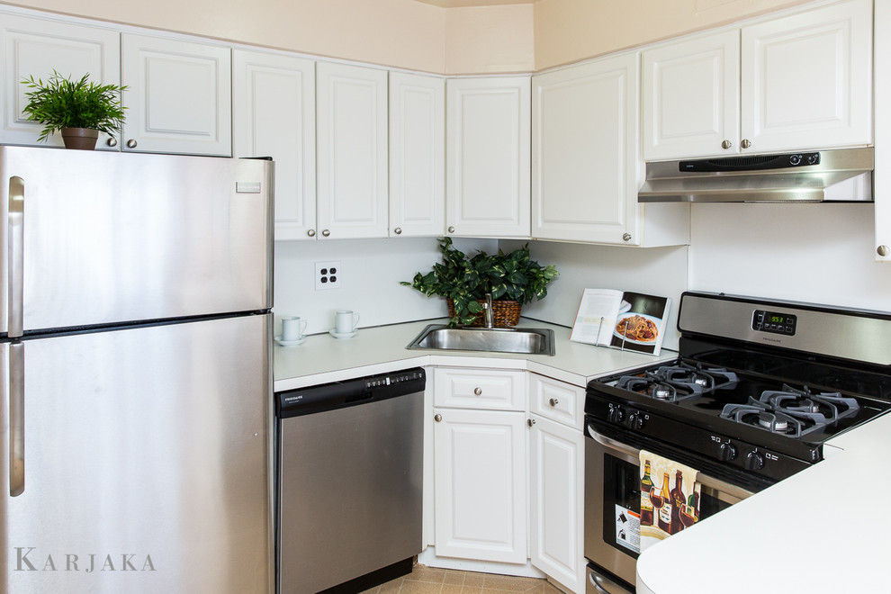 Duplex OneBedroom Loft Apartment Renovated and Staged Contemporary