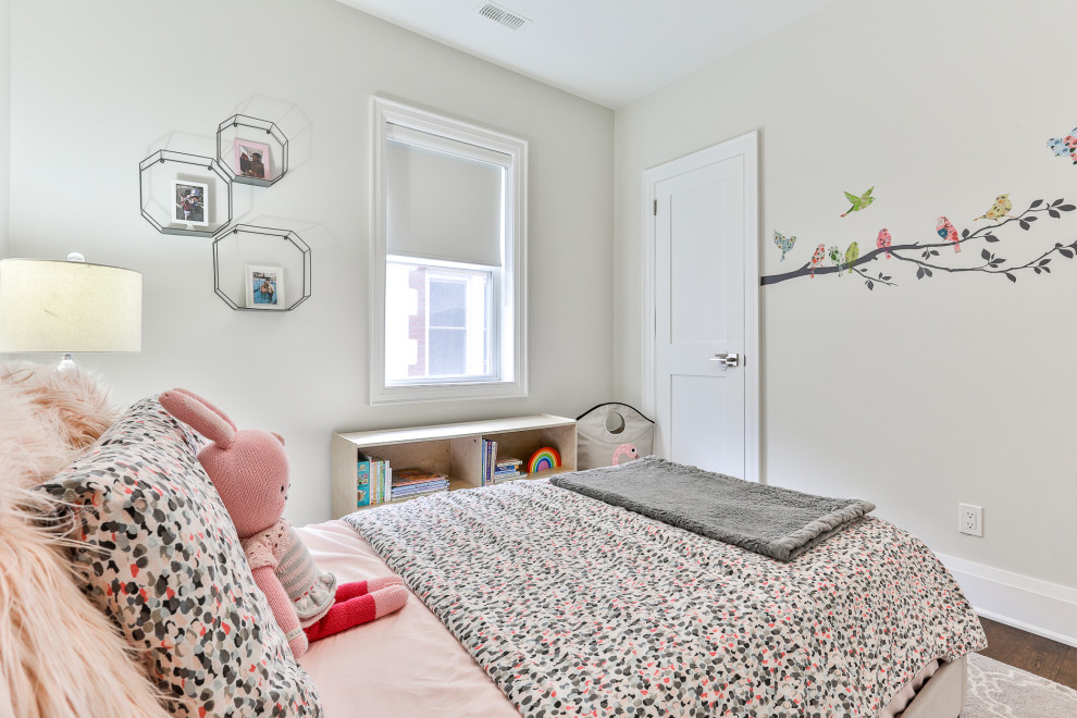 Inspiration for a transitional home design remodel in Toronto