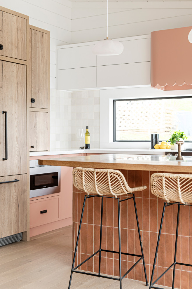 Example of a mountain style kitchen design in Toronto