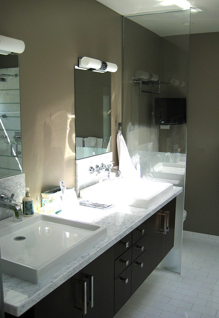 Seamless Integration contemporary-bathroom