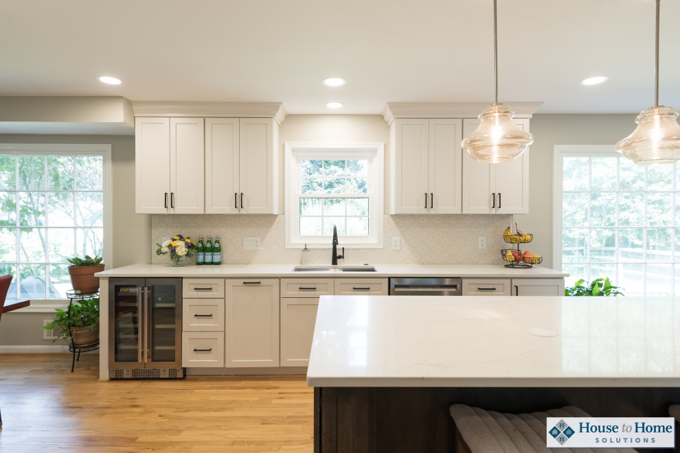 Kitchen - transitional kitchen idea in DC Metro