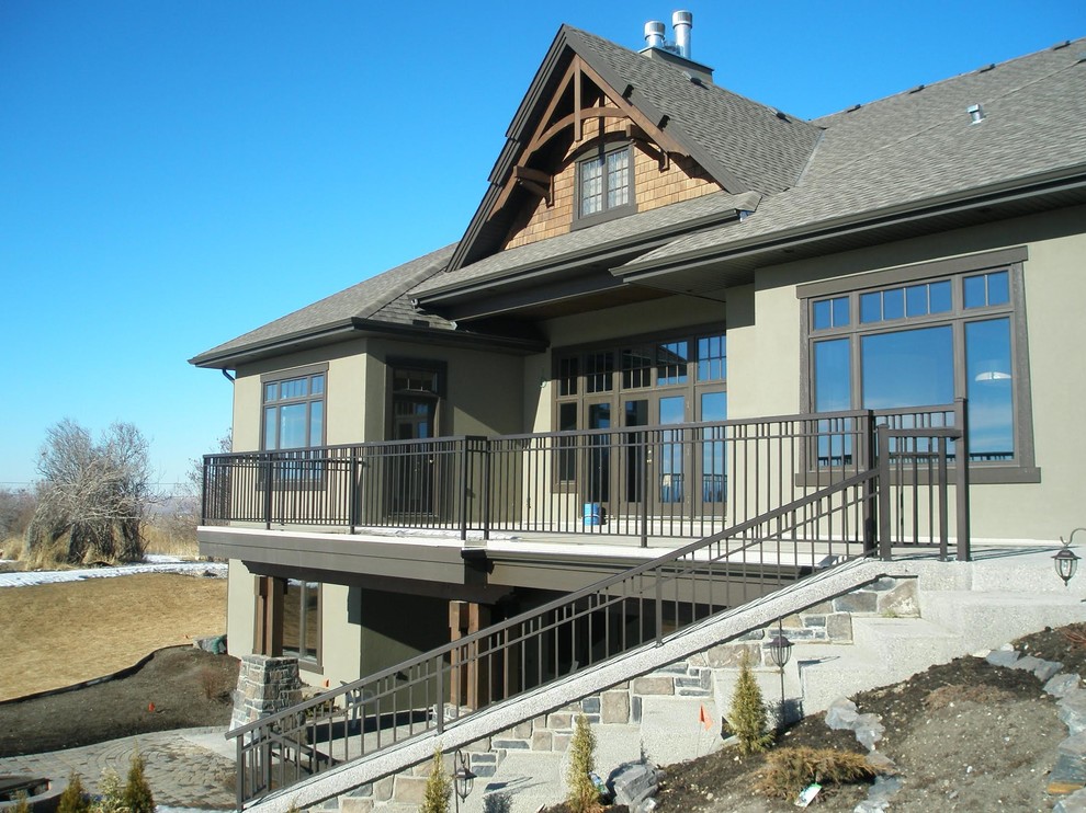 Inspiration for a transitional deck remodel in Calgary